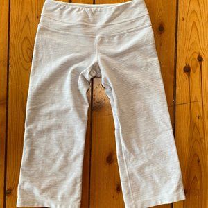 Lululemon Women's Activewear Workout Capri Pants ~ Size 2 (? ) ~ Textured gray